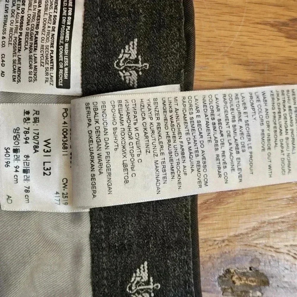 Dockers Slim Fit by Levi's Size 31×32 EUC - Picture 6 of 8